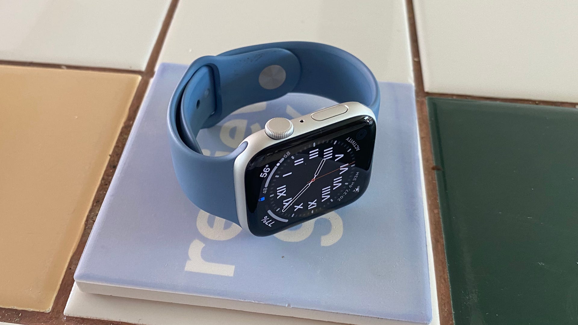 An Apple Watch SE sitting on a kitchen counter